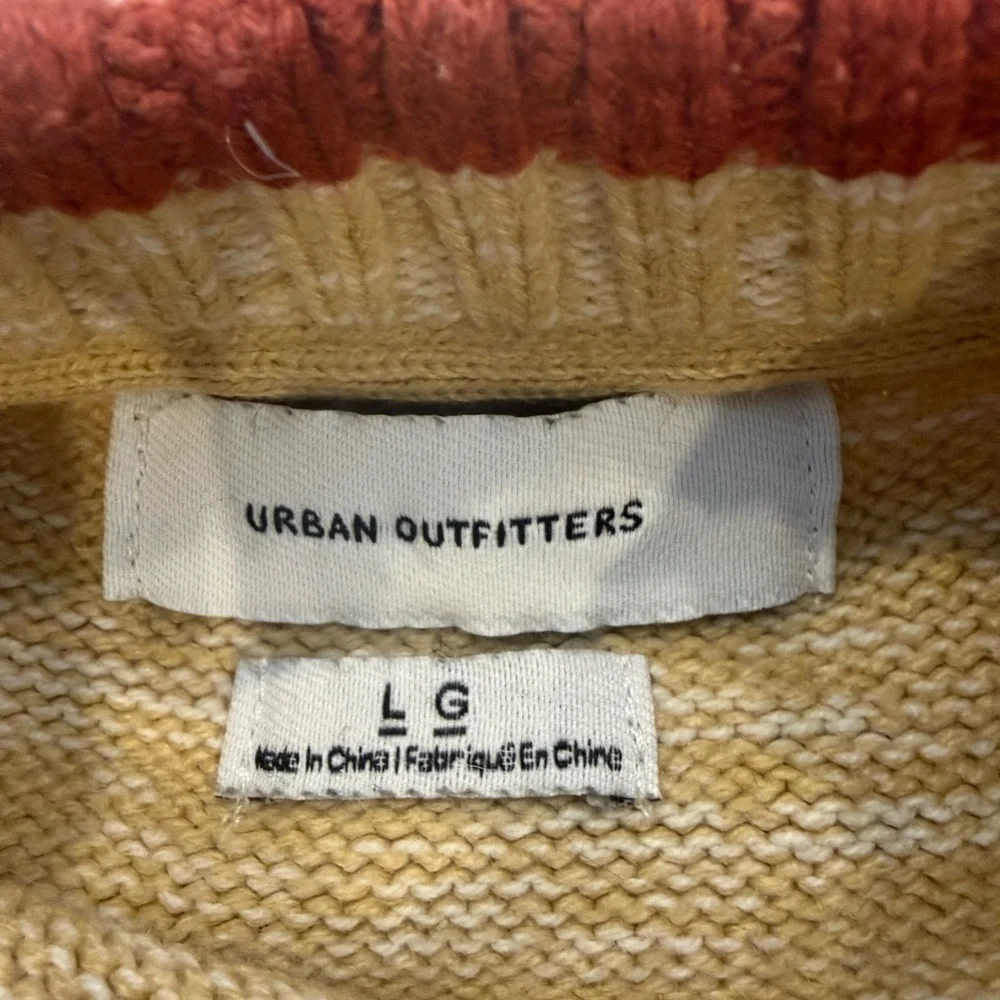 Urban Outfitters stylish crewneck